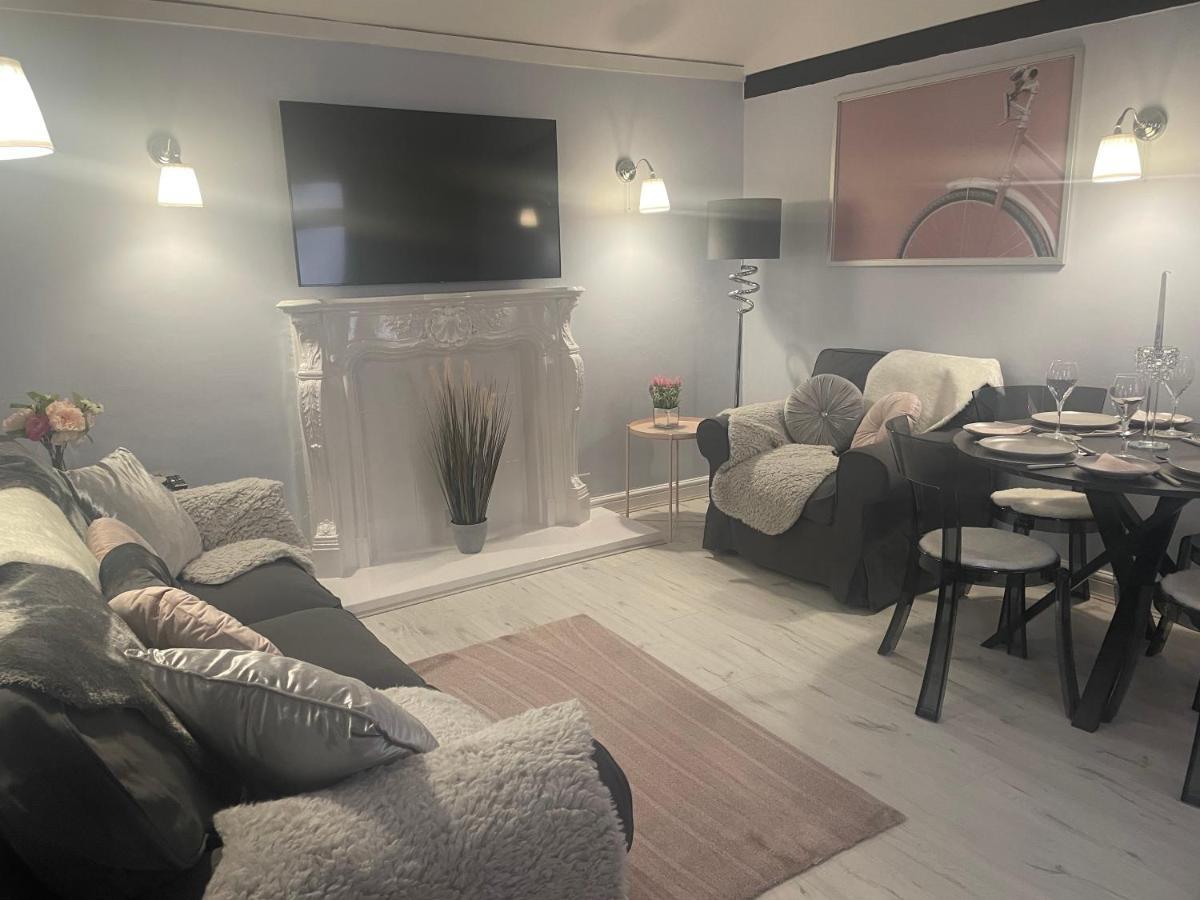 Courtyard Holiday Apartments Belper Esterno foto
