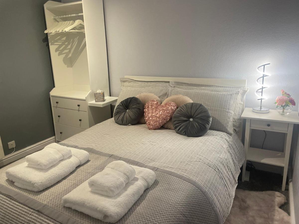 Courtyard Holiday Apartments Belper Esterno foto