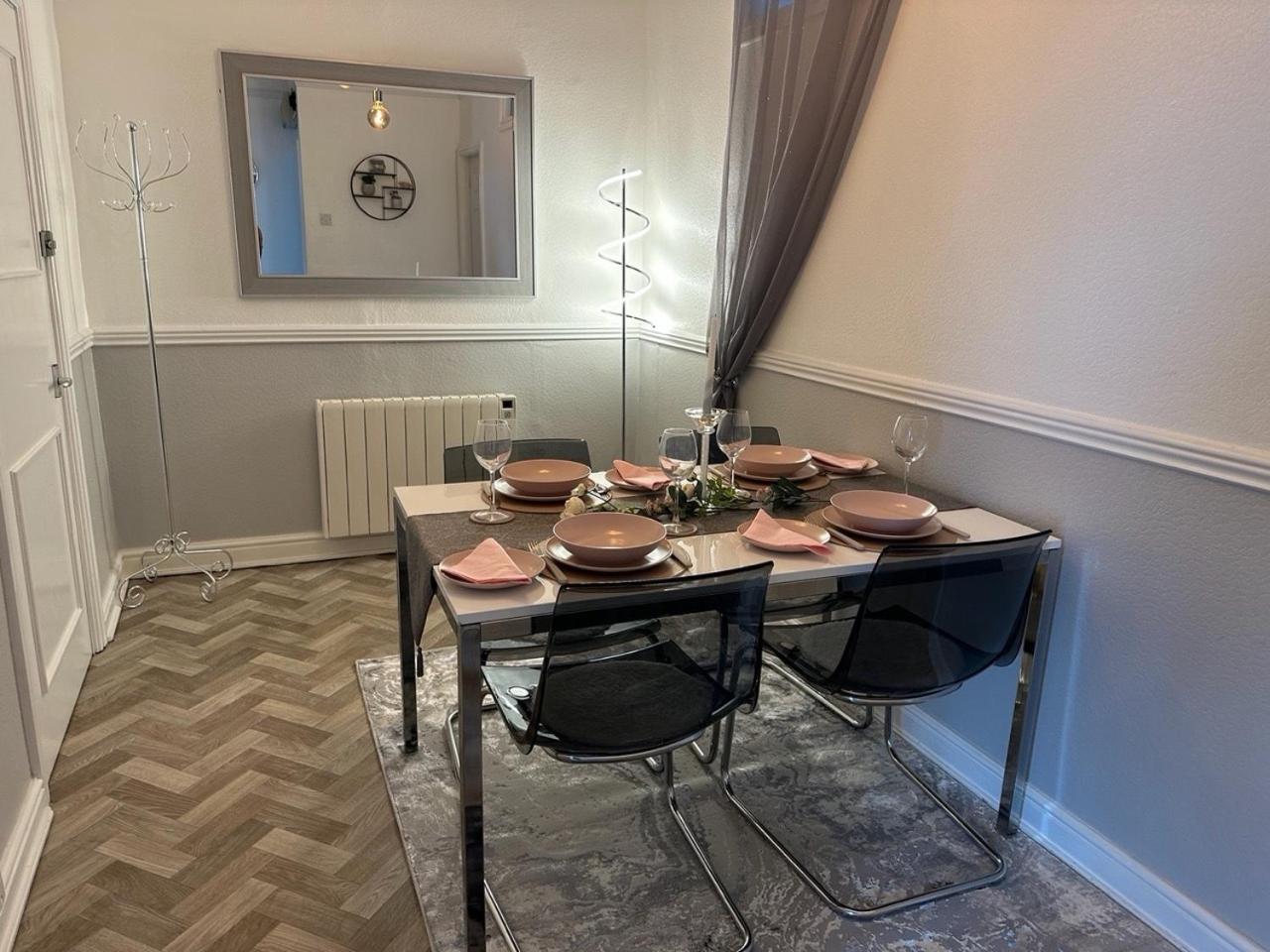 Courtyard Holiday Apartments Belper Esterno foto