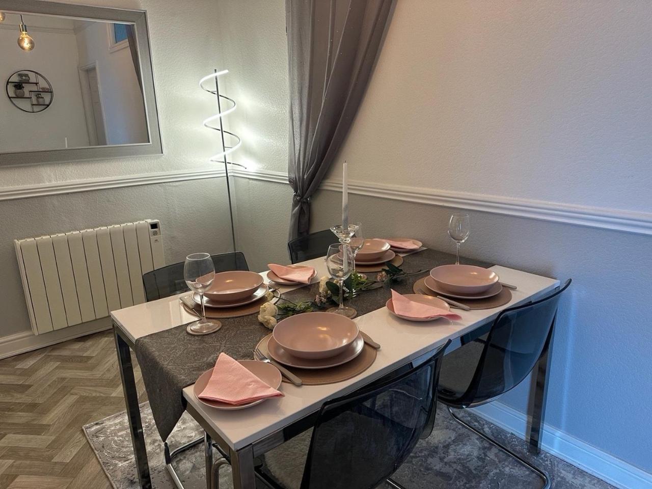 Courtyard Holiday Apartments Belper Esterno foto